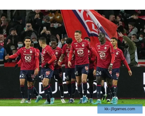 里尔足球俱乐部在法甲与欧冠双线赛场表现亮眼再创辉煌